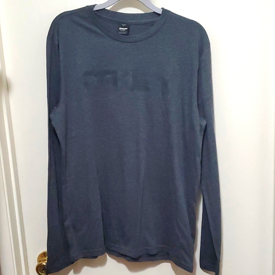 Oakley Long Sleeve Tee